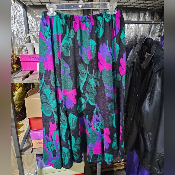 Matching sweater skirt set - Picture 3 of 5